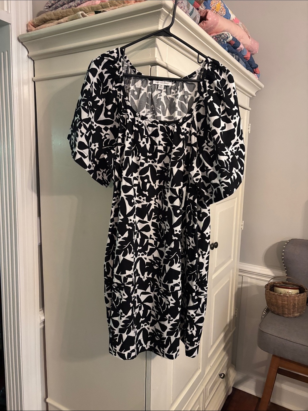 Black & White Floral Midi Dress with Puff Sleeves